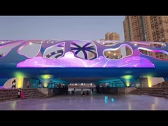 Utilização de placas de circuito flexíveis transparentes para ecrãs de LED para publicidade ao ar livre