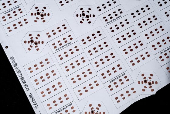 Quadro de circuito impresso flexível de dupla camada com nível de proteção contra incêndio V0 e espessura de 0,25 mm para iluminação LED